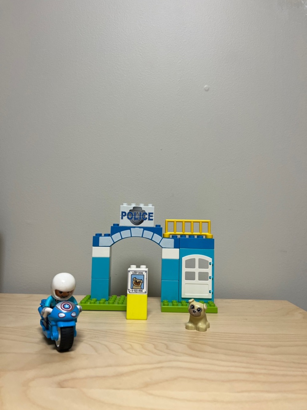 LEGO DUPLO Police Station Playset - Policemen, motorcycle, lost - Toddler toy